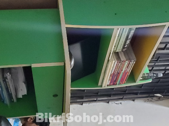 পড়ার টেবিল ও চেয়ার